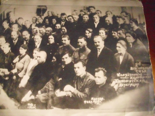 Белорусская делегация колхозников-ударников в Москве.1935г. Среди них: Сталин, Ворошилов, Молотов, Стешиц Г.П(в 3-м ряду)