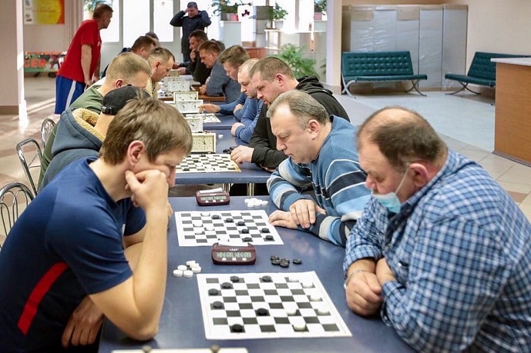 Победа в шашках за «Дроблением», шах и мат за «Управлением-1»