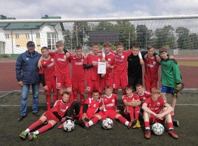 Ребята из Микашевич победили в первенстве района по футболу